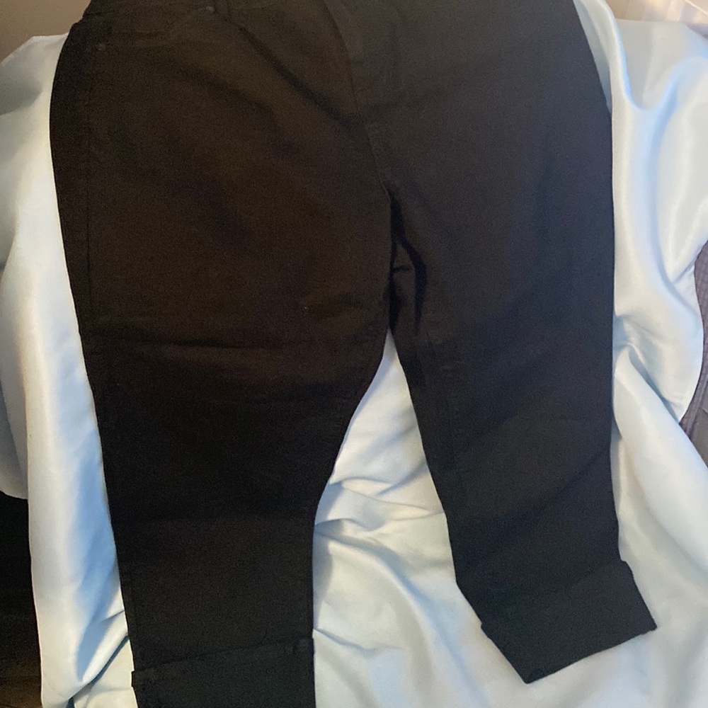 New Black Capris